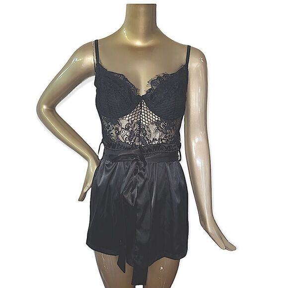 Beautiful black satin & lace lingerie inspired romper. Size M. Back zip - Picture 2 of 6